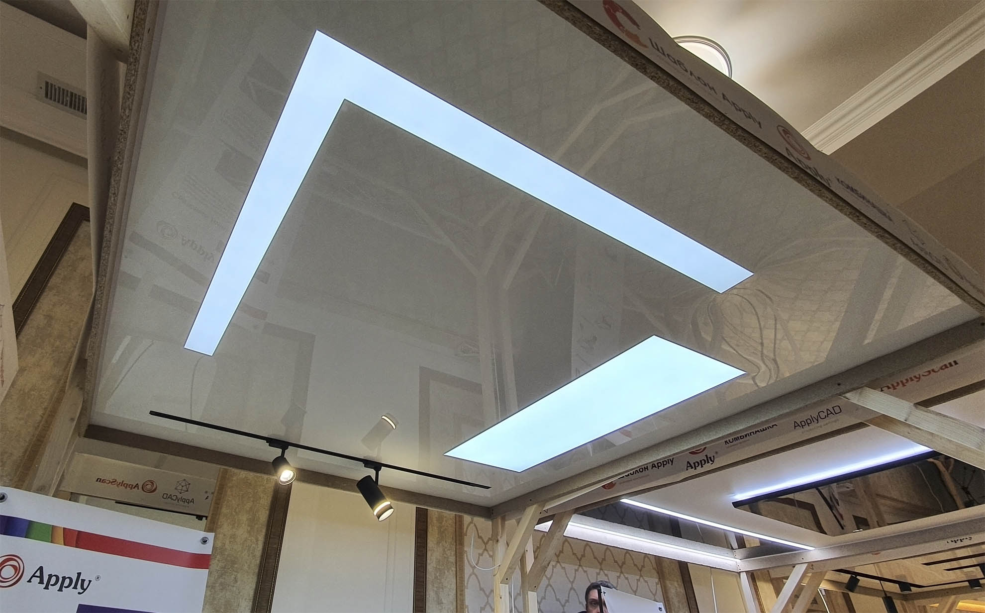 Световые Ниши и Панели Apply